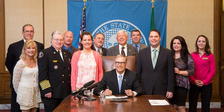 Gov. Jay Inslee signs Rep. Dan Griffeys House Bill 1382 into law on April 21, 2015